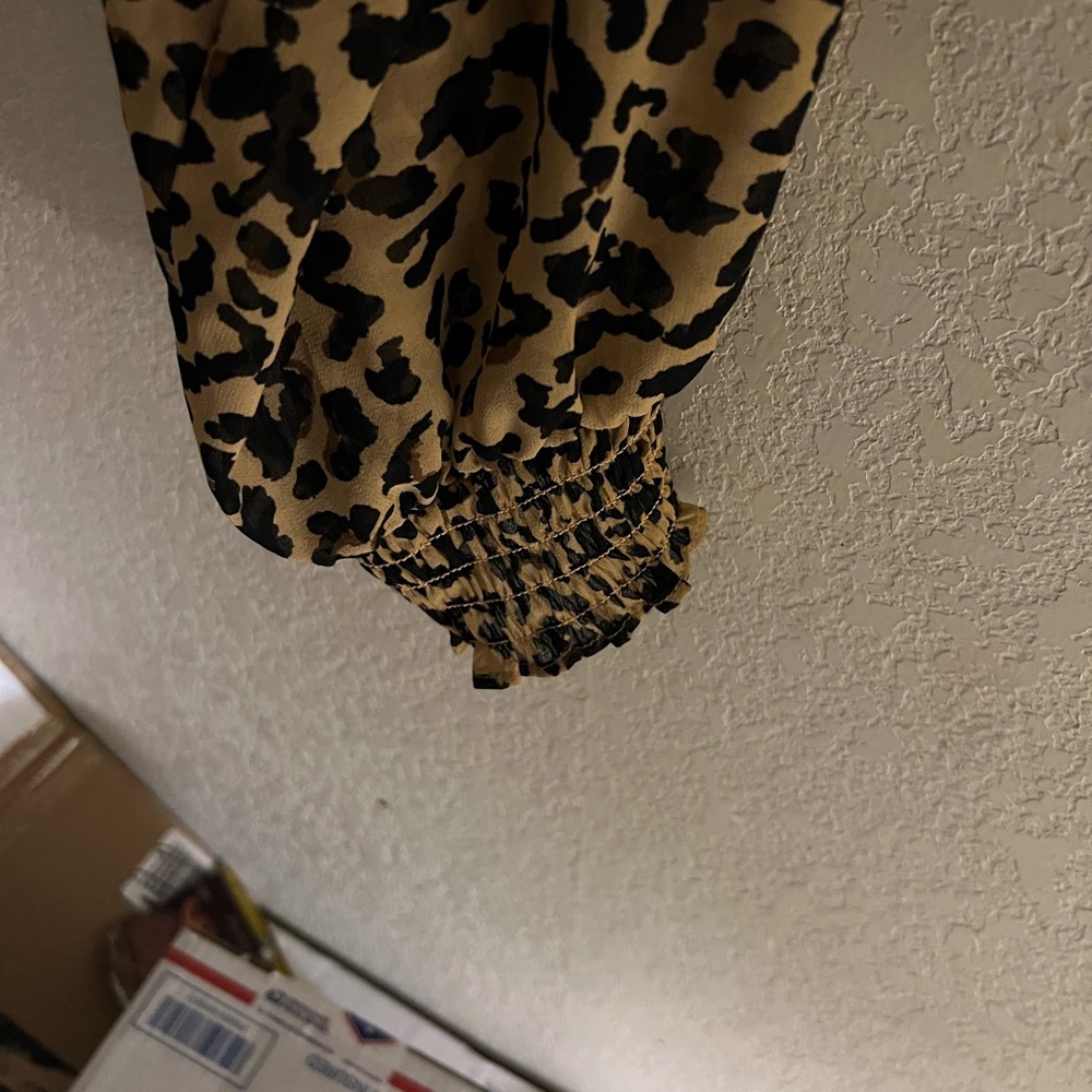 LAURYN HILL UPCYCLED TEE CHEETAH PRINT LONG SLEEVES WHITE BLACK NWT - Picture 4 of 6